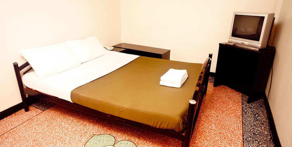 Lucky House Khaosan Hotel Bangkok Bagian luar foto