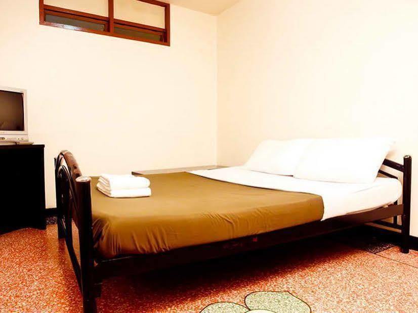 Lucky House Khaosan Hotel Bangkok Bagian luar foto