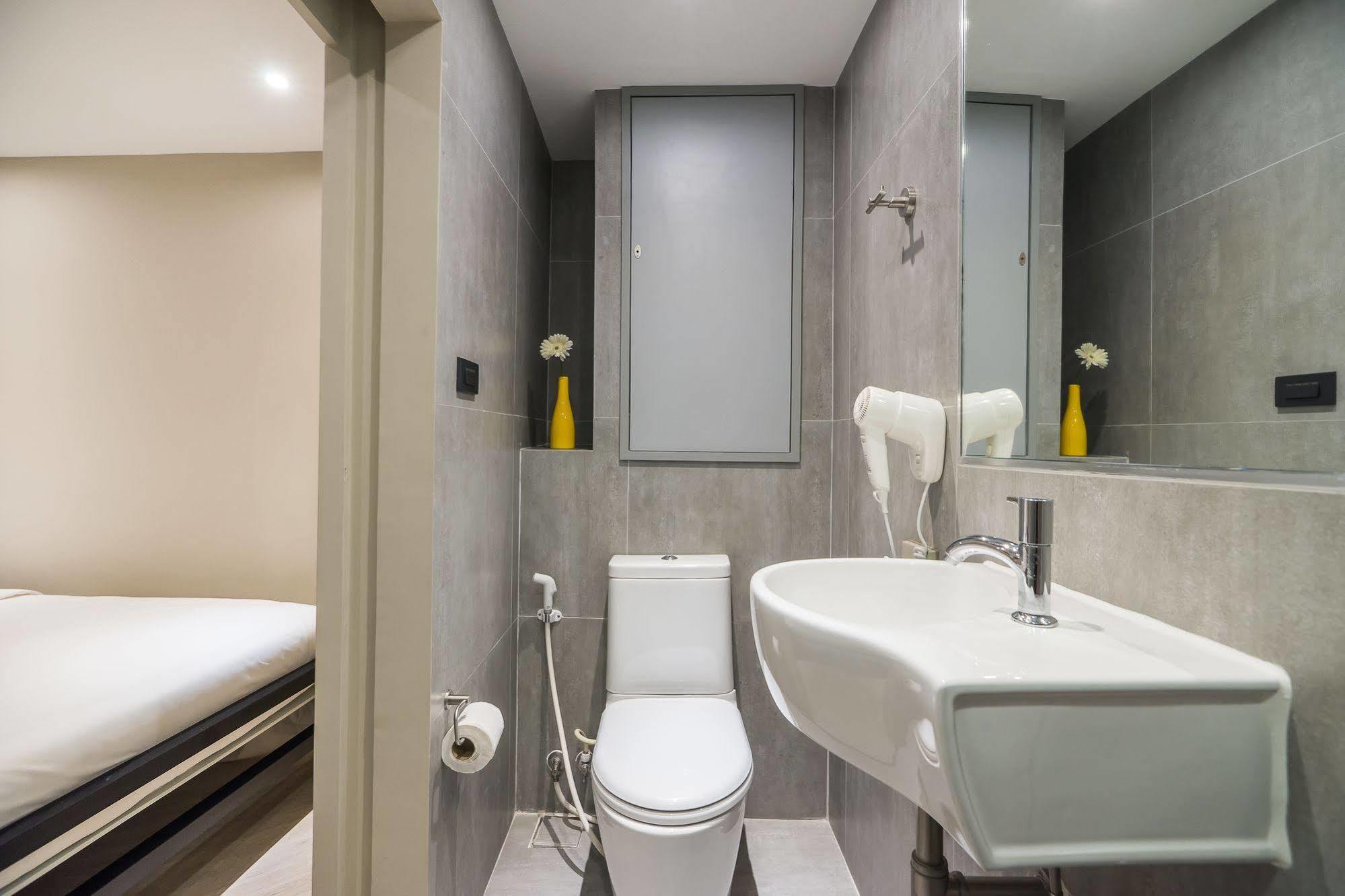 Lucky House Khaosan Hotel Bangkok Bagian luar foto